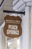 아메리칸 빈티지 감성 브런치 카페 외관 사인